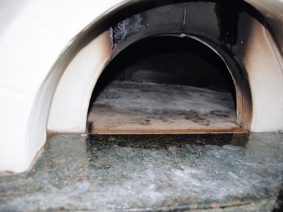 Outdoor pizza oven