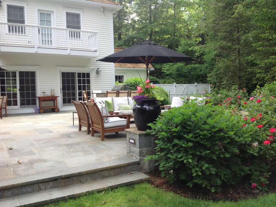 Bluestone patio with sitting walls and outdoor kitchen